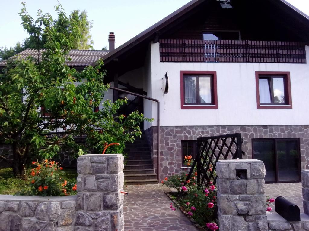 Guest House Ema Crni Lug Exterior photo